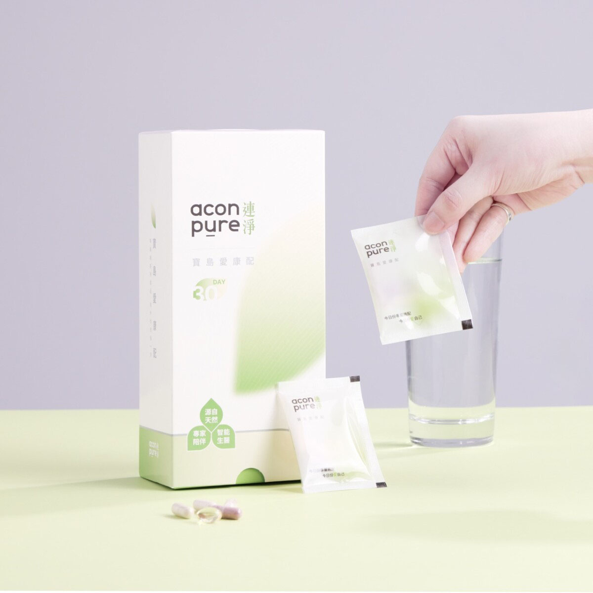 ▲連淨綠色科技攜手連杏生醫，在2025全人健康照護高峰論壇中正式推出「寶島愛康配」，示範藥局轉型的創新方案