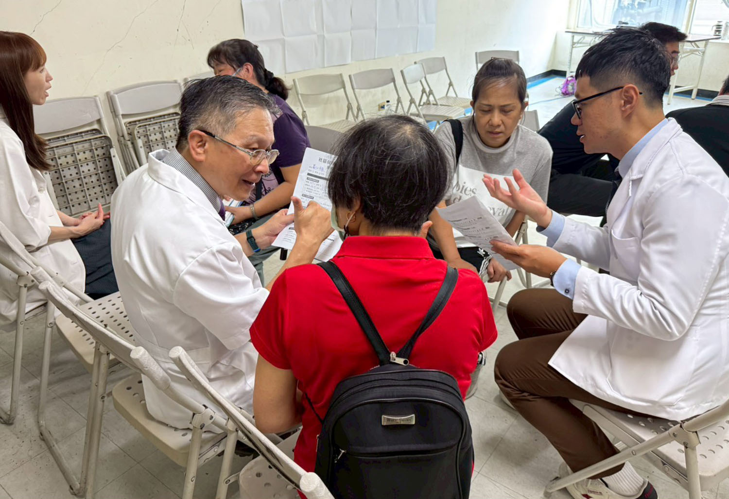 圖/曾煥中博士藥師、誠意中西藥局游志凱藥師，詠晴中西藥局陳偉欽藥師以及未來藥局丁尹立藥師共同投入社區健康促進活動。